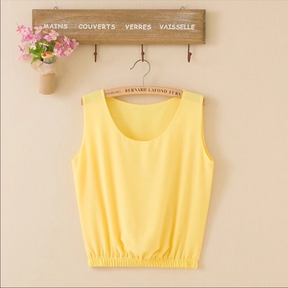Tops - 🛍NEW Yellow Sleeveless Chiffon Top